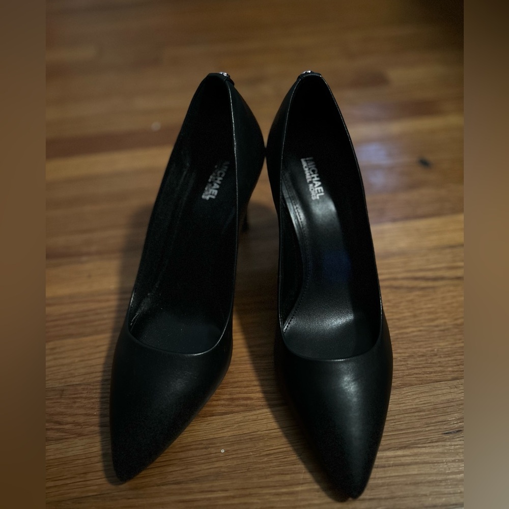 Black heels- barely worn